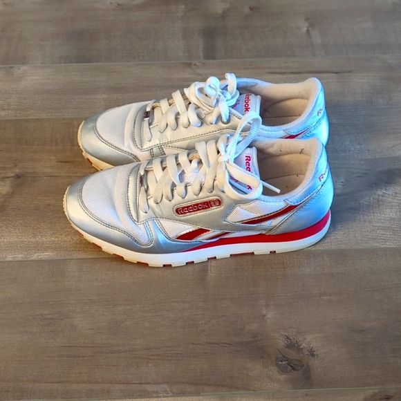 Reebok Classics Sneakers size 6.5 kids USA - Picture 3 of 6